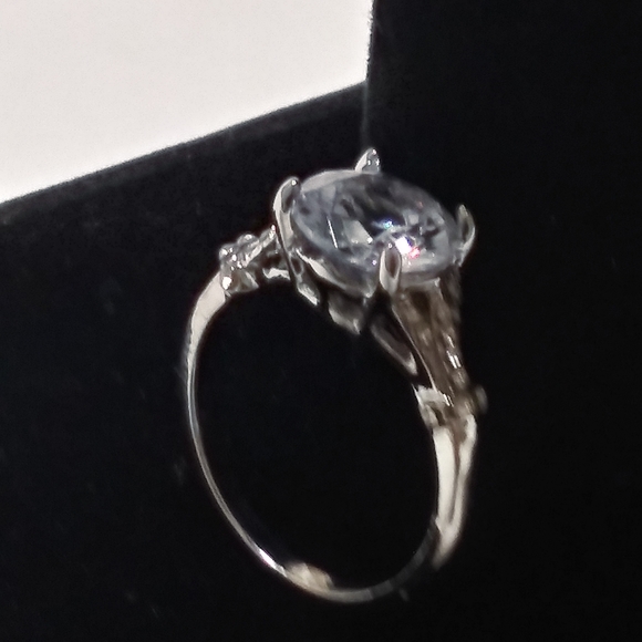 Ring - Picture 2 of 8